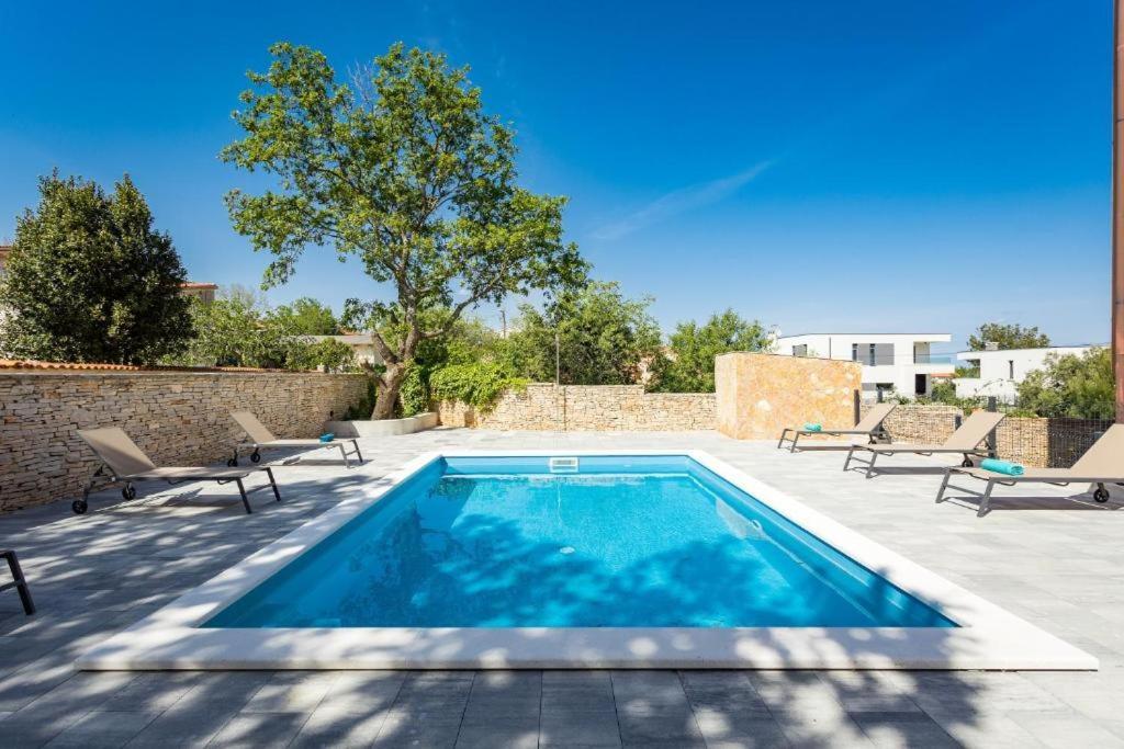 Cesare Apartment, With Swimming Pool And Sea View Ližnjan Eksteriør bilde