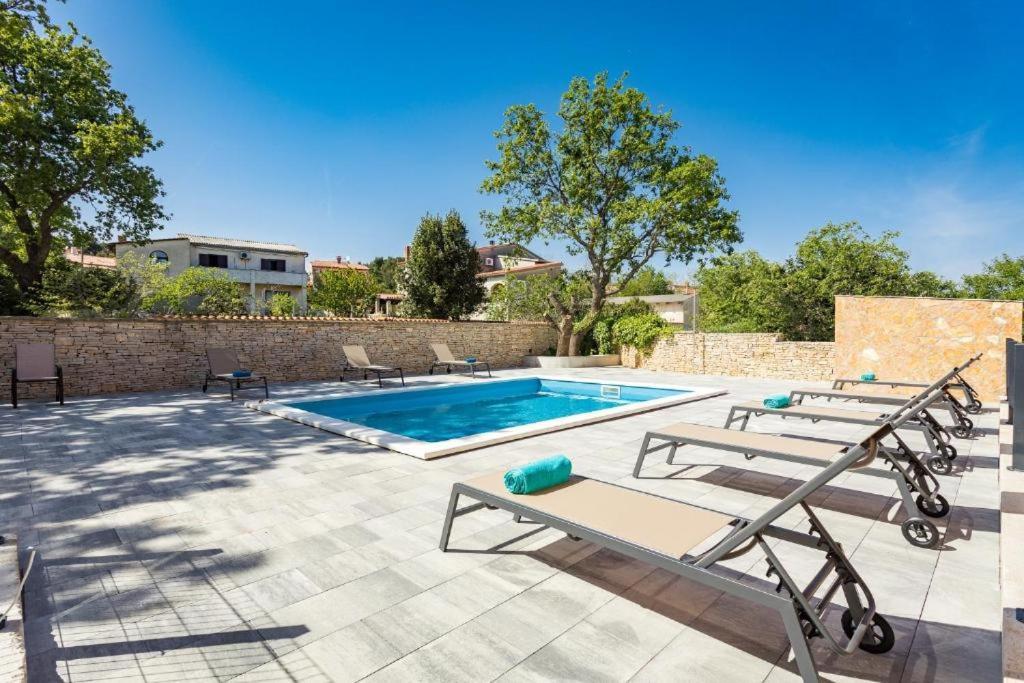 Cesare Apartment, With Swimming Pool And Sea View Ližnjan Eksteriør bilde